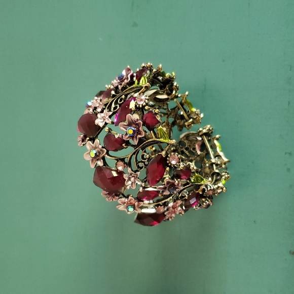 BEDAZZLED PURPLE AND PINK FLOWER BRACELET - Picture 4 of 4